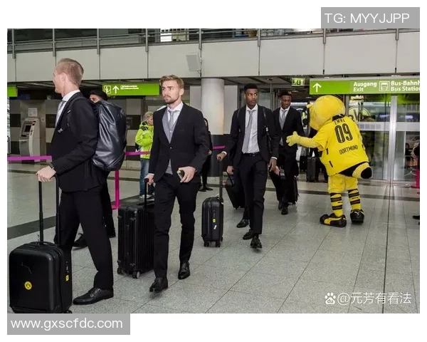 球星伪装成老头参加足球赛笑翻全场引发热议