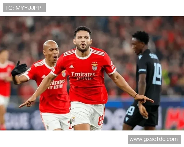 足球史上十大球星实力巅峰对决全方位排名榜单解析