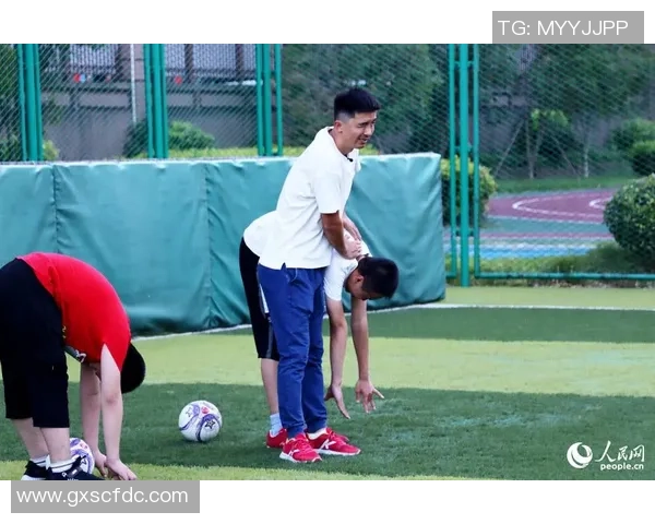 足球球星高度近视揭秘:如何克服视觉障碍在绿茵场上大放异彩